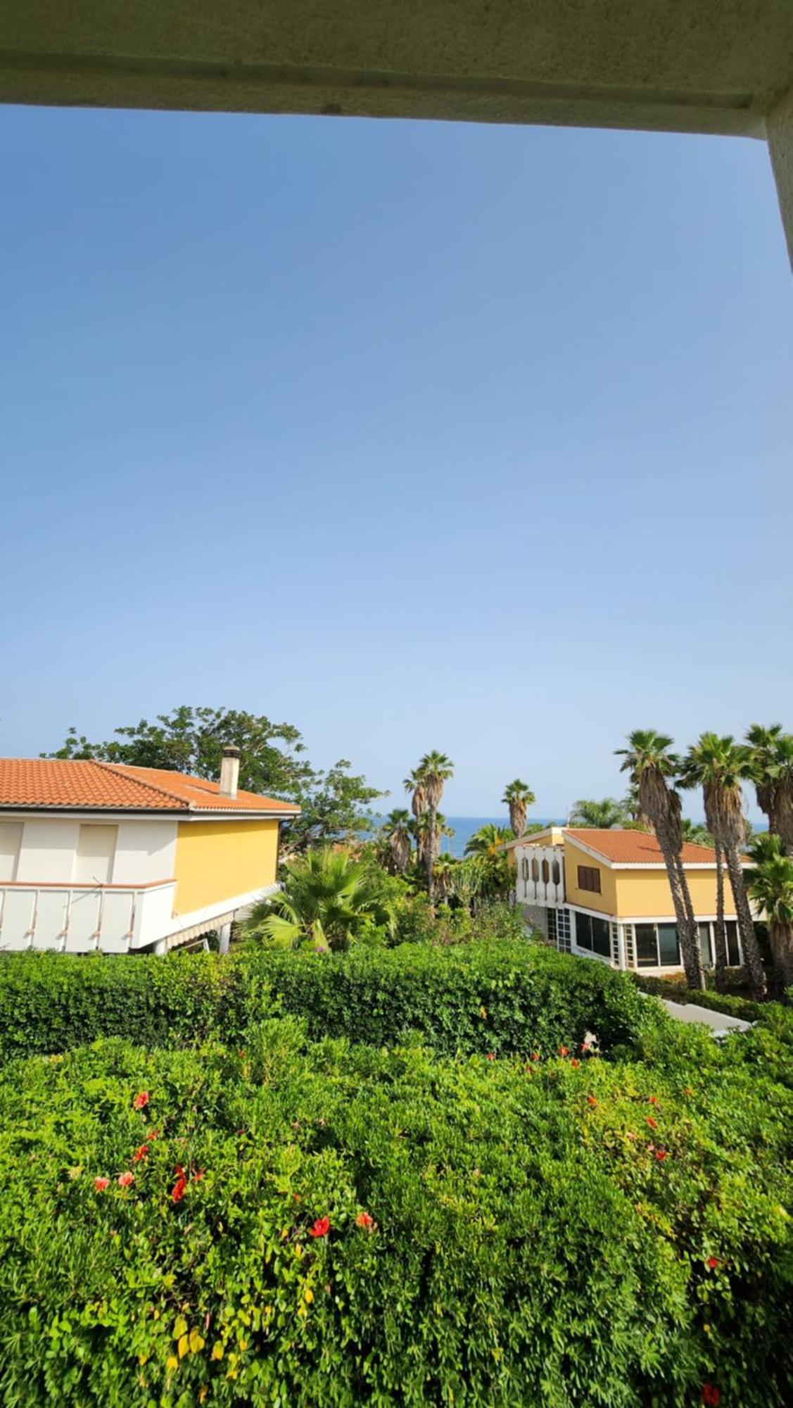 Sea'S Chalet Fontane Bianche Bagian luar foto