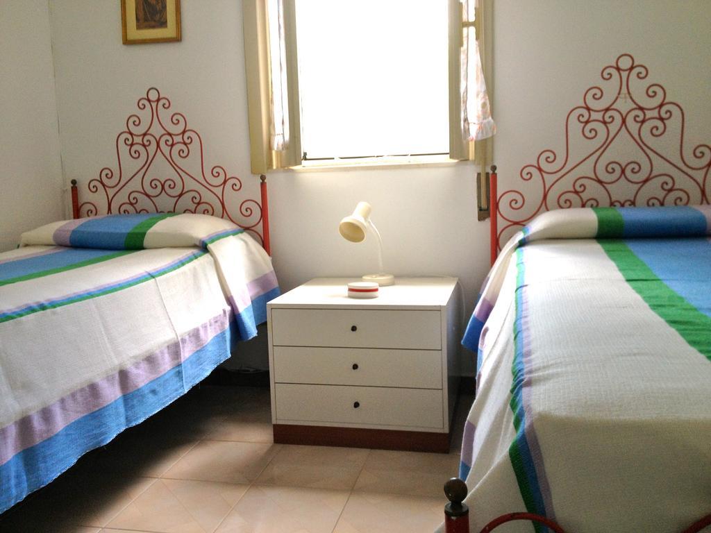 Sea'S Chalet Fontane Bianche Ruang foto